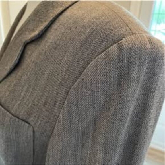 Jones New York Size 10. Vintage Pant Suit Brown. 2 pieces. Jacket & Trousers. - Picture 3 of 6